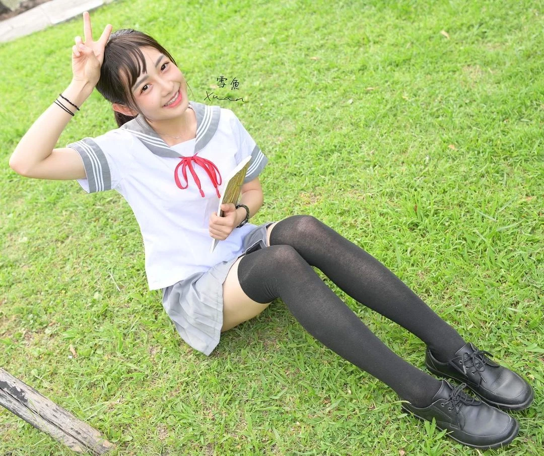  甜蜜解放可愛系妹子雪魚 情純學生制服讓人想起青春戀愛的感覺 (12P)