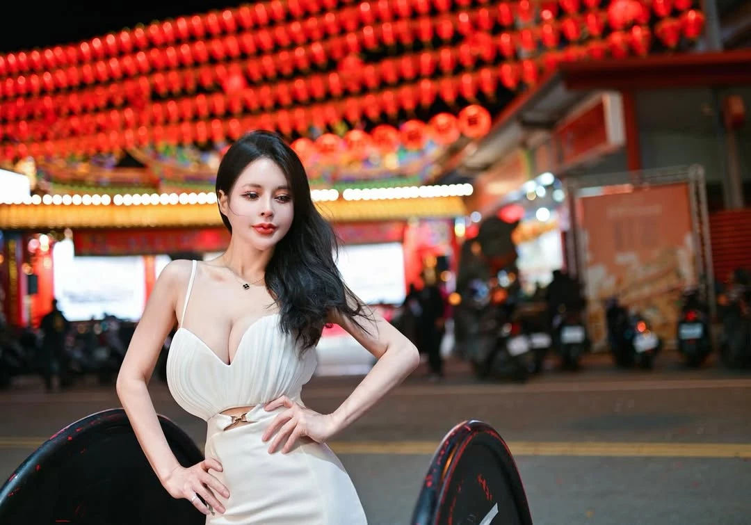  身材迷人 「Gina_姬冰嫣」前凸后翘太诱惑 (20P) 第8张