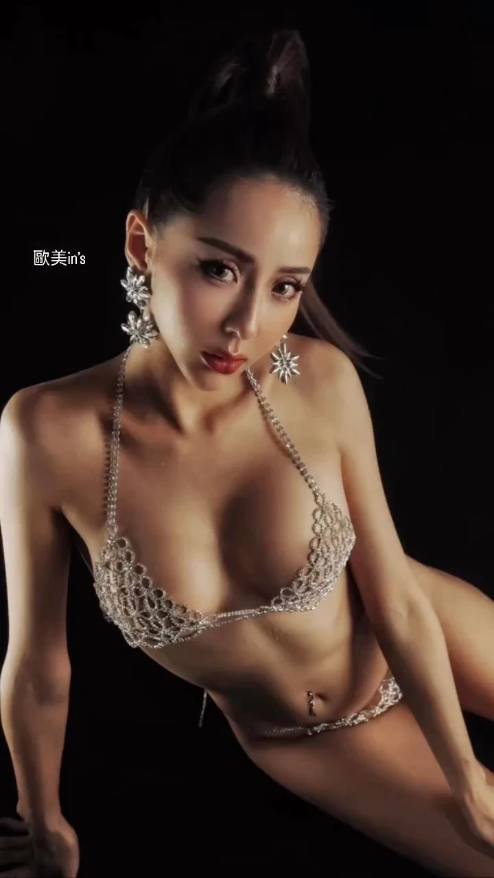  「苏珊」火辣曲线深藏不露独特气质太诱人 (25P) 第25张