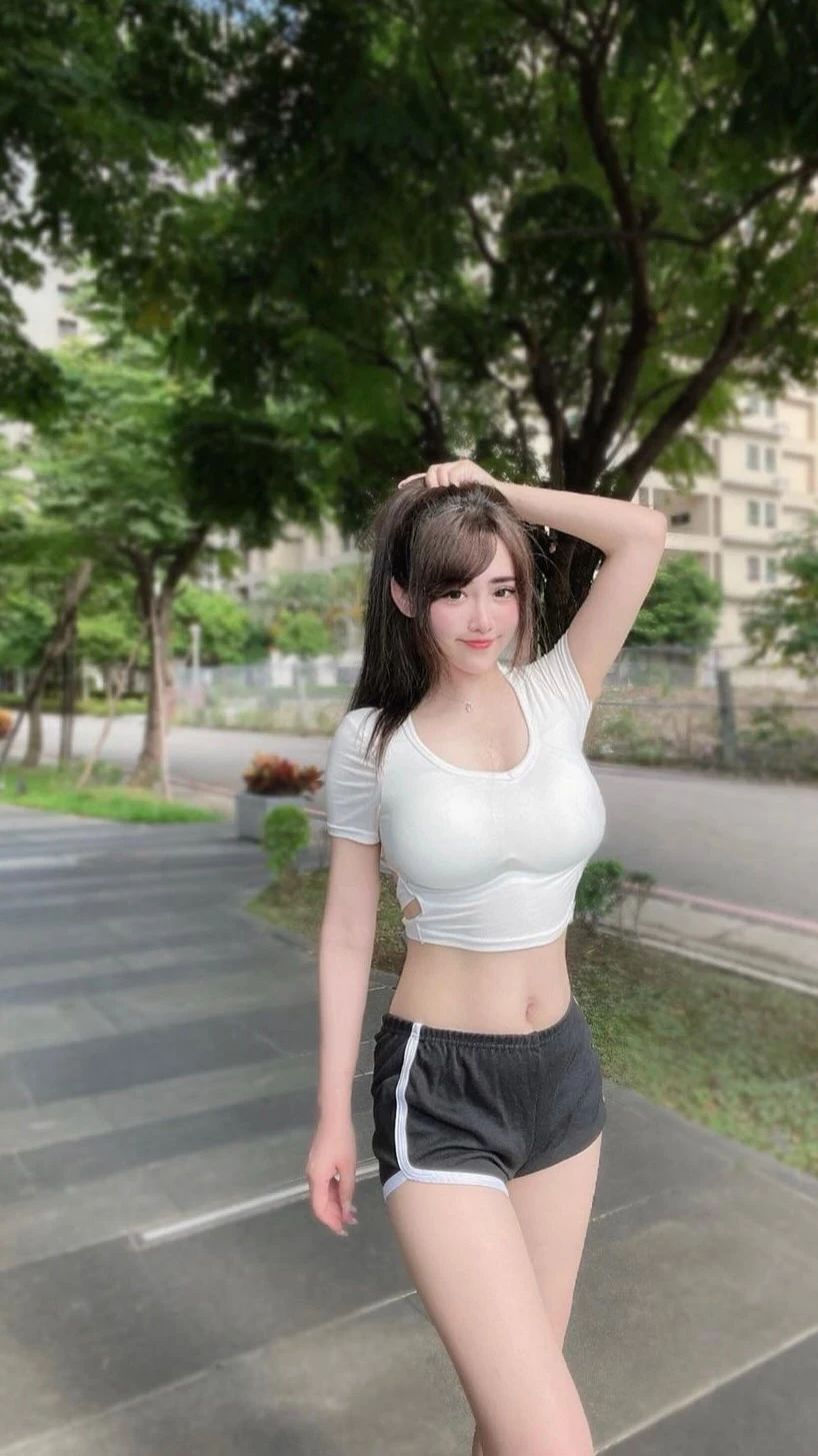  「𝐄𝐥𝐥𝐞」藏不住的性感 越看越上火 (22P) 第3张