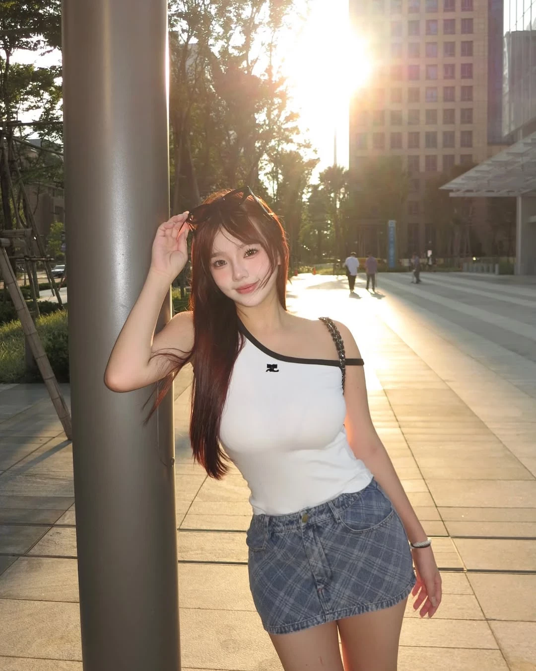  「Annnnnnn」深V乳沟 画面太诱惑了 (18P) 第6张