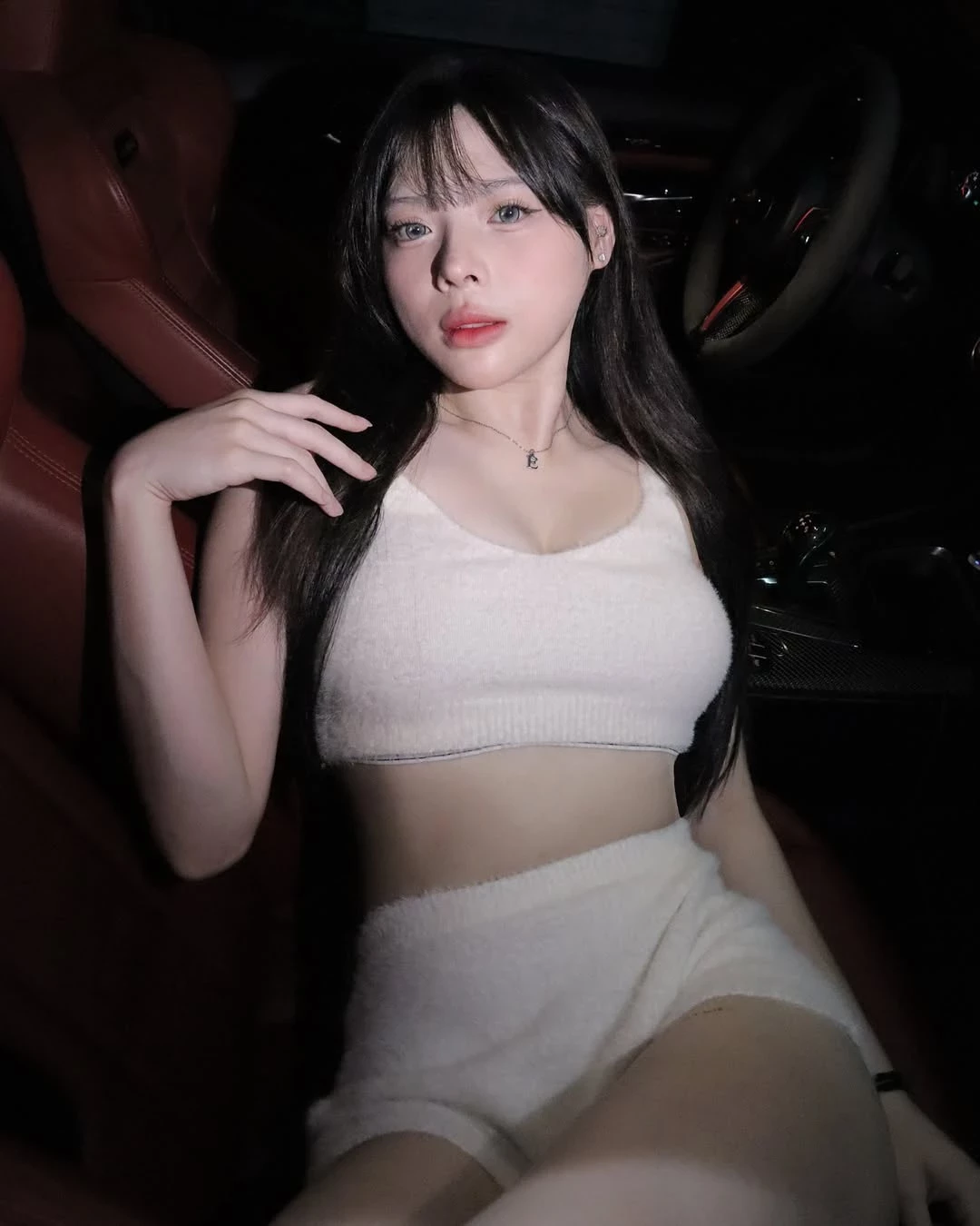  「𝐑𝐮.儒妹」微露酥胸诱惑致命 (22P) 第13张