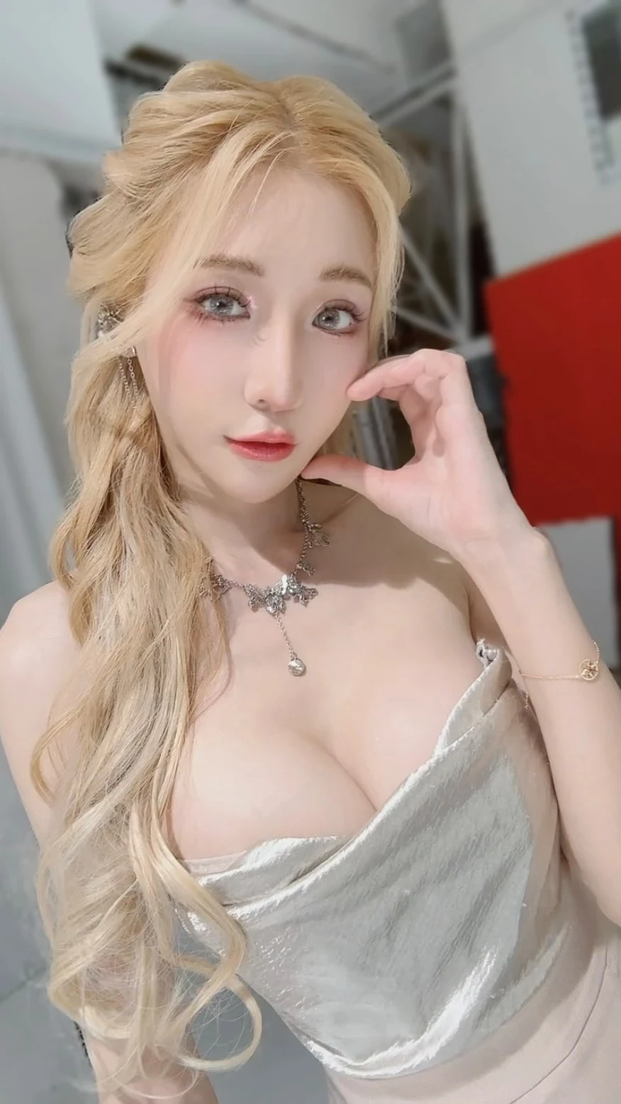  「DJ_XIN_李小星」诱人眼神与浑圆美乳 挑战视觉极限 (19P) 第15张