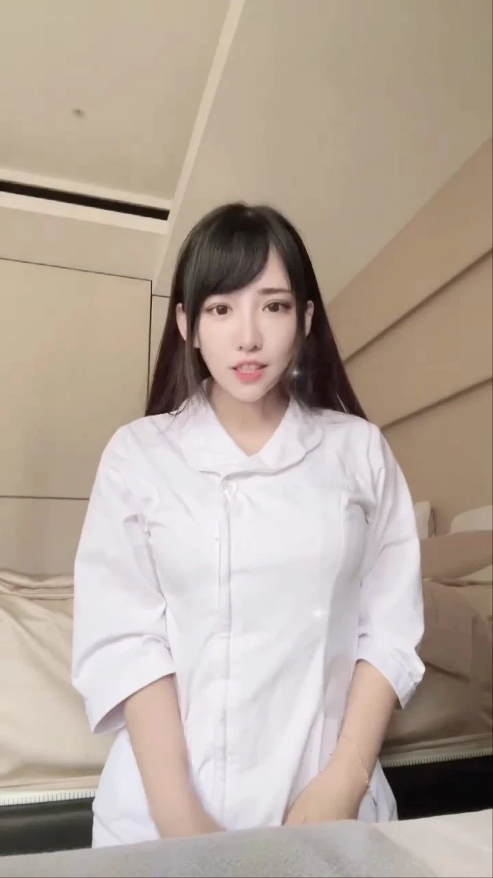  「𝐄𝐥𝐥𝐞」藏不住的性感 越看越上火 (22P)