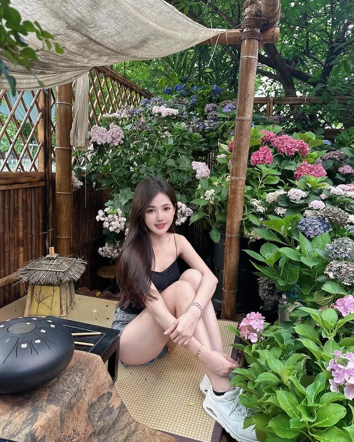  「小佳儿330」身材好到冻未条 笑容甜到蛀牙 (21P) 第1张