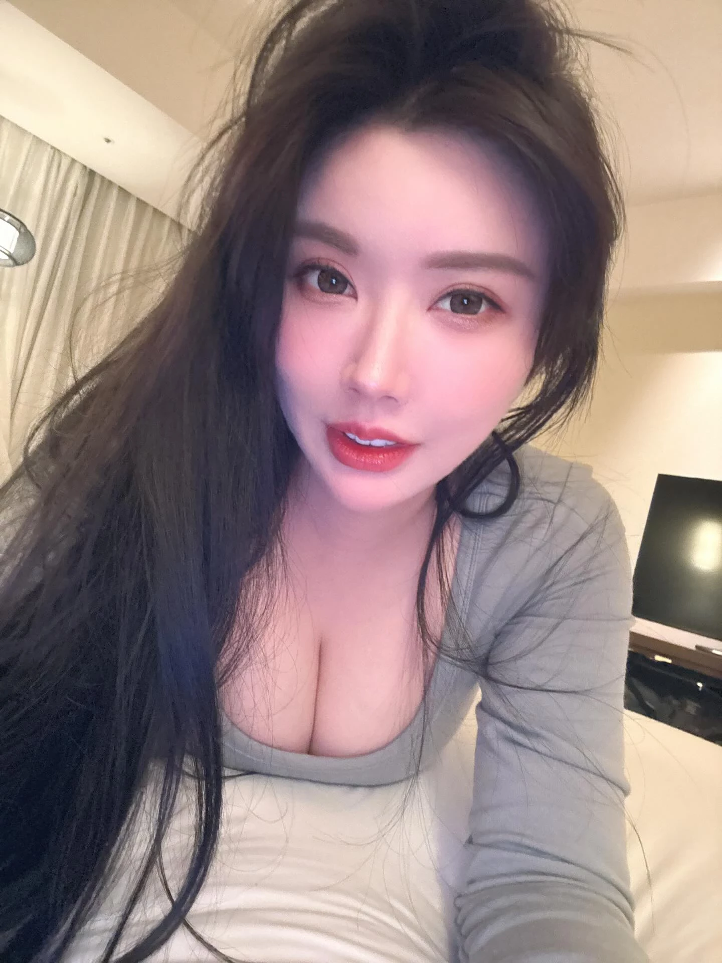  台湾靓女餐厅老闆娘~姚采辰 Ines~车头灯真的很亮眼 (14P) 第11张