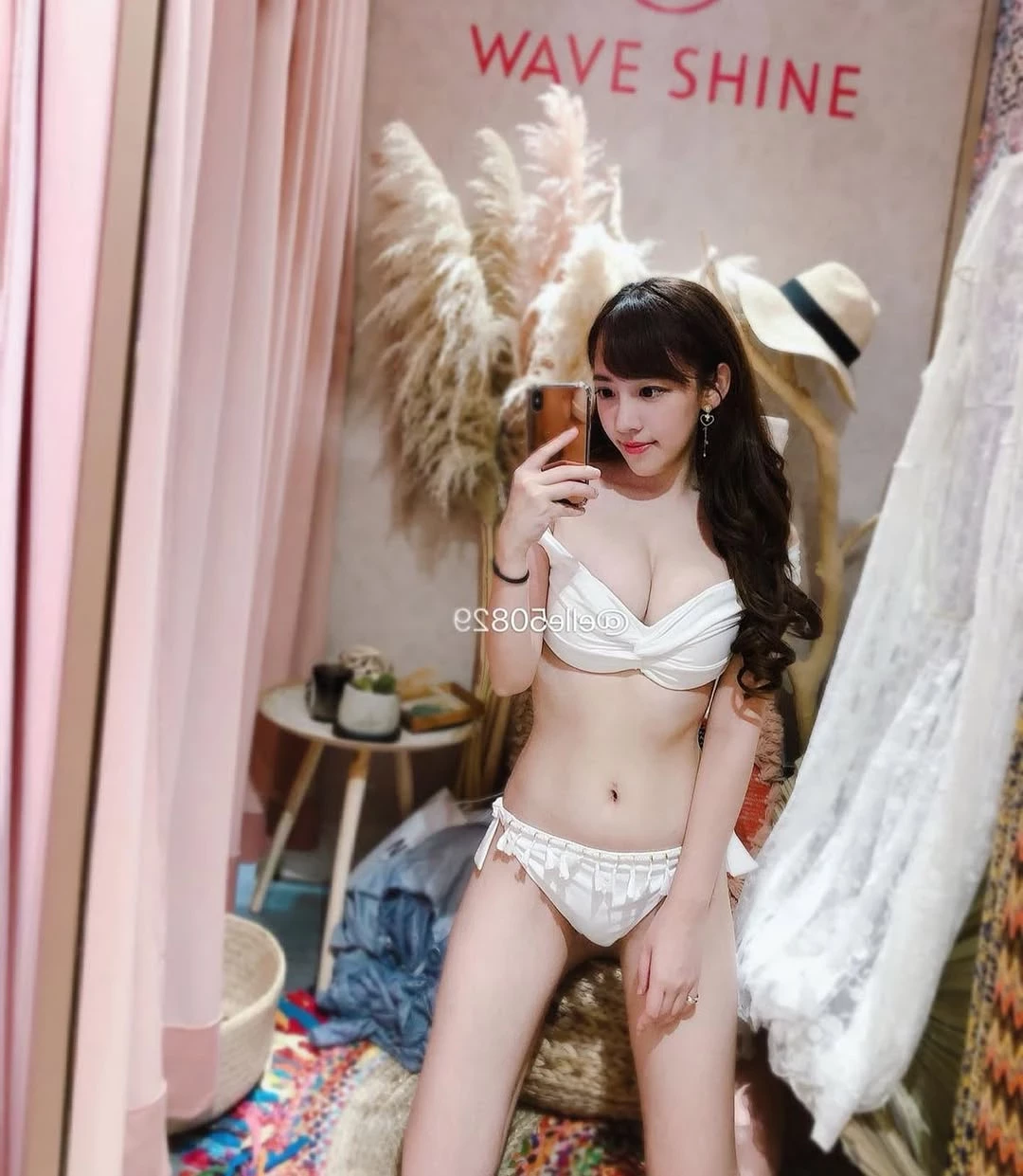  「𝐄𝐥𝐥𝐞」藏不住的性感 越看越上火 (22P) 第8张