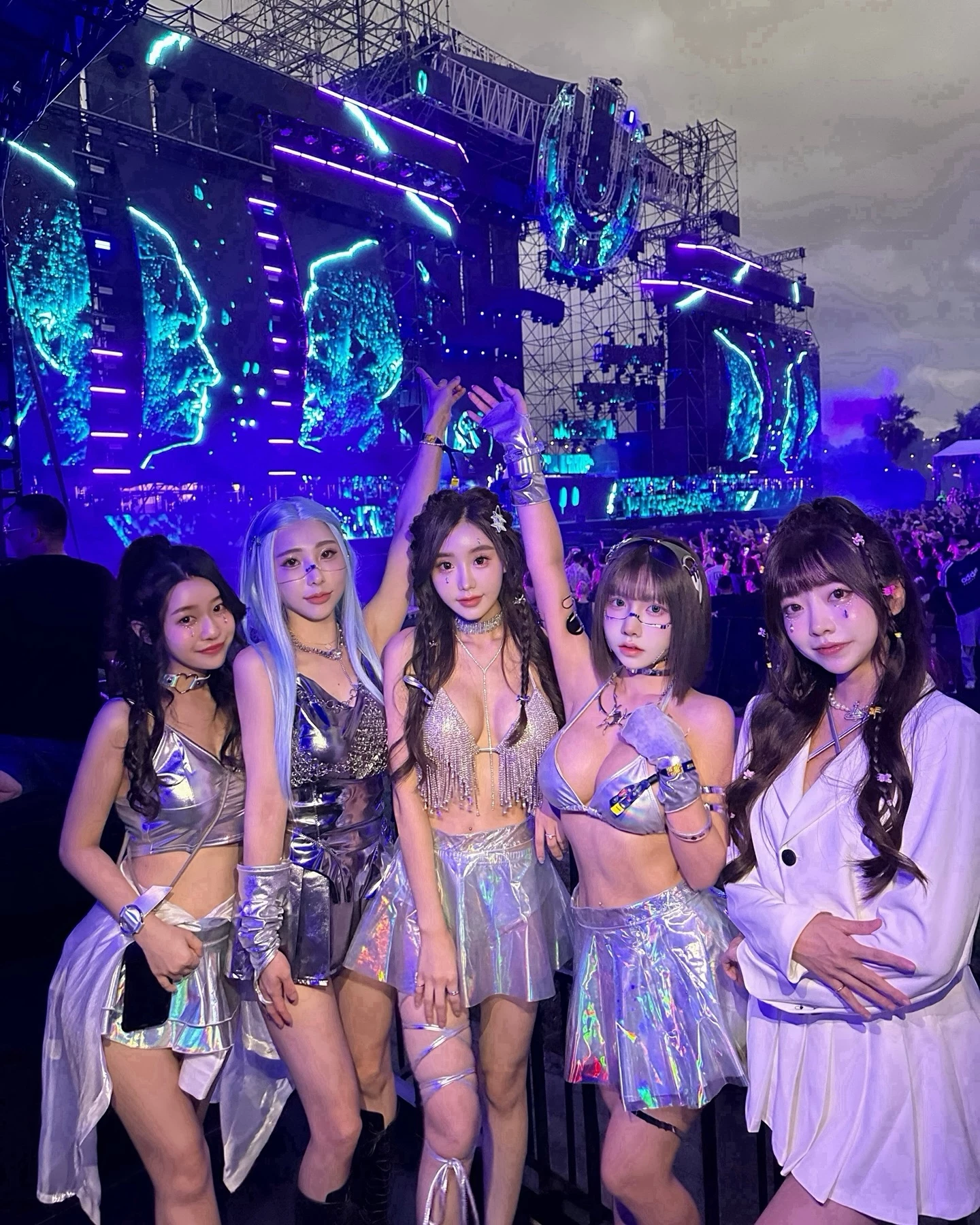  「周念薰」女王般的气质 细腰爆乳 (45P) 第1张