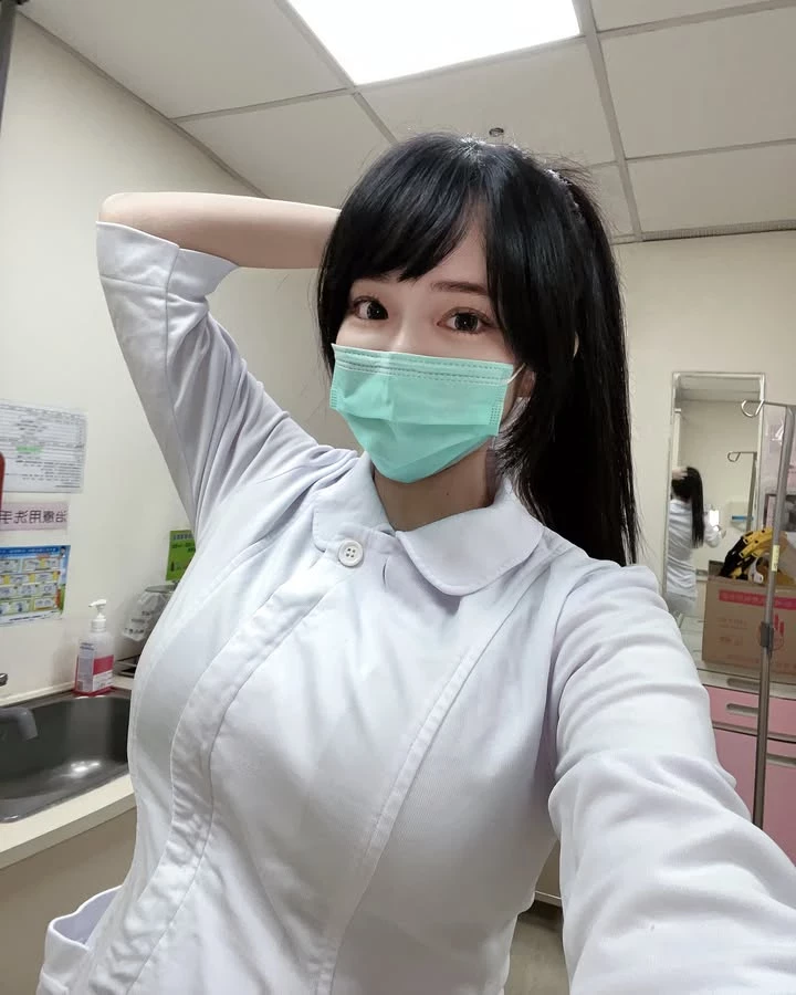 「𝐄𝐥𝐥𝐞」藏不住的性感 越看越上火 (22P) 第16张