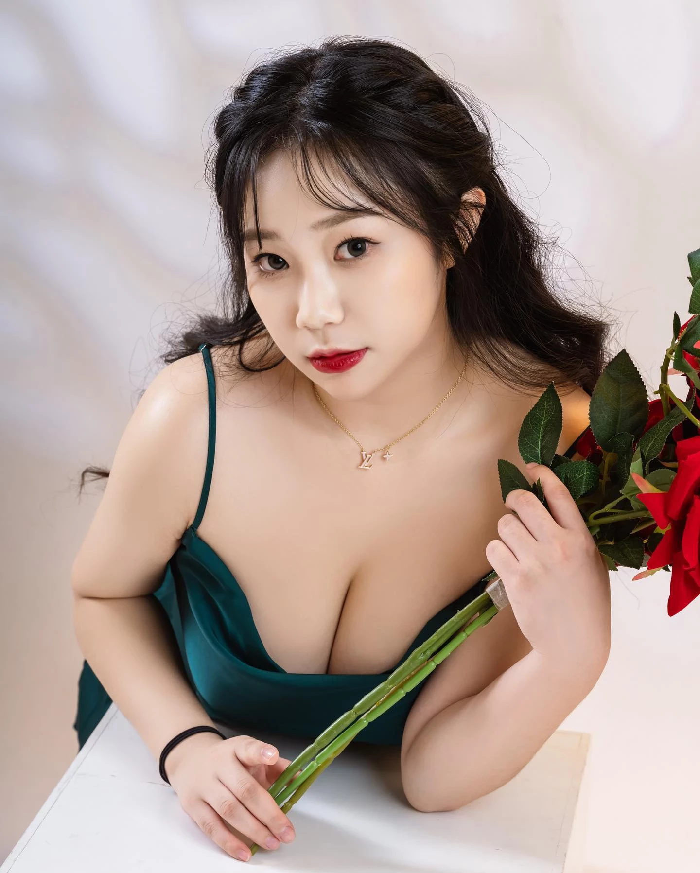  「永涵_Kelly_ꗯ꙼̈_小九九」白嫩鲜乳露出 使檯下失控 (19P) 第13张