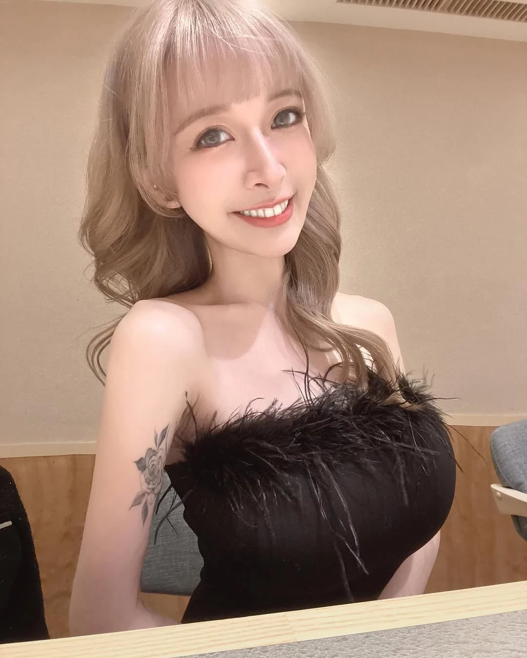  「Lan_Xin_Yu」展现饱满火辣身材 无懈可击 (25P) 第5张