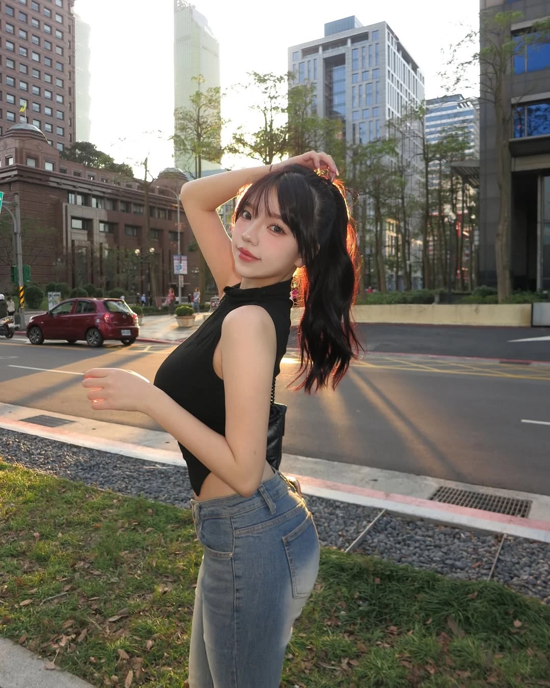 「Annnnnnn」深V乳沟 画面太诱惑了 (18P)