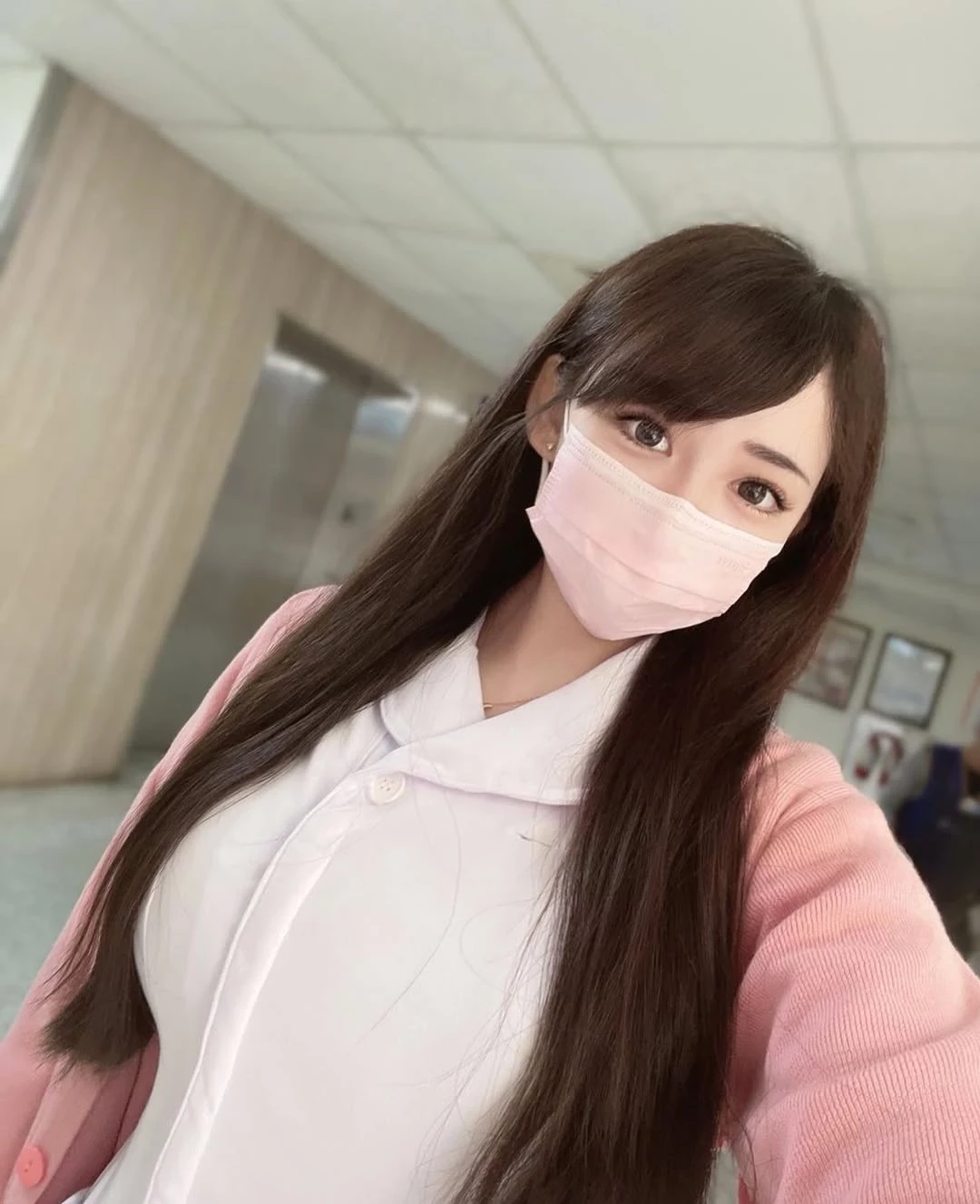  「𝐄𝐥𝐥𝐞」藏不住的性感 越看越上火 (22P) 第7张