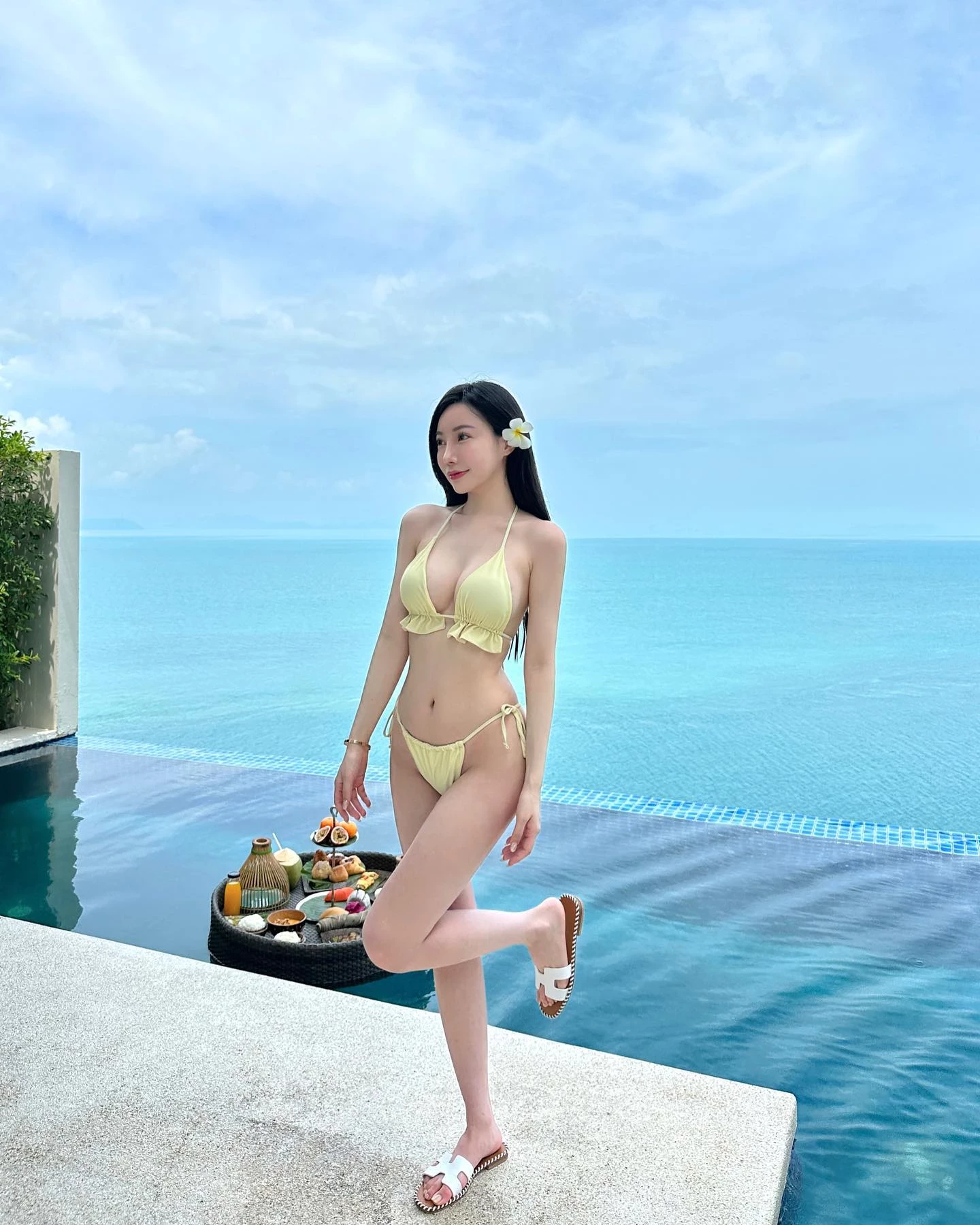  「Wei_Wei_Liao」极致身材曲线被迷到神魂颠倒 (23P) 第2张