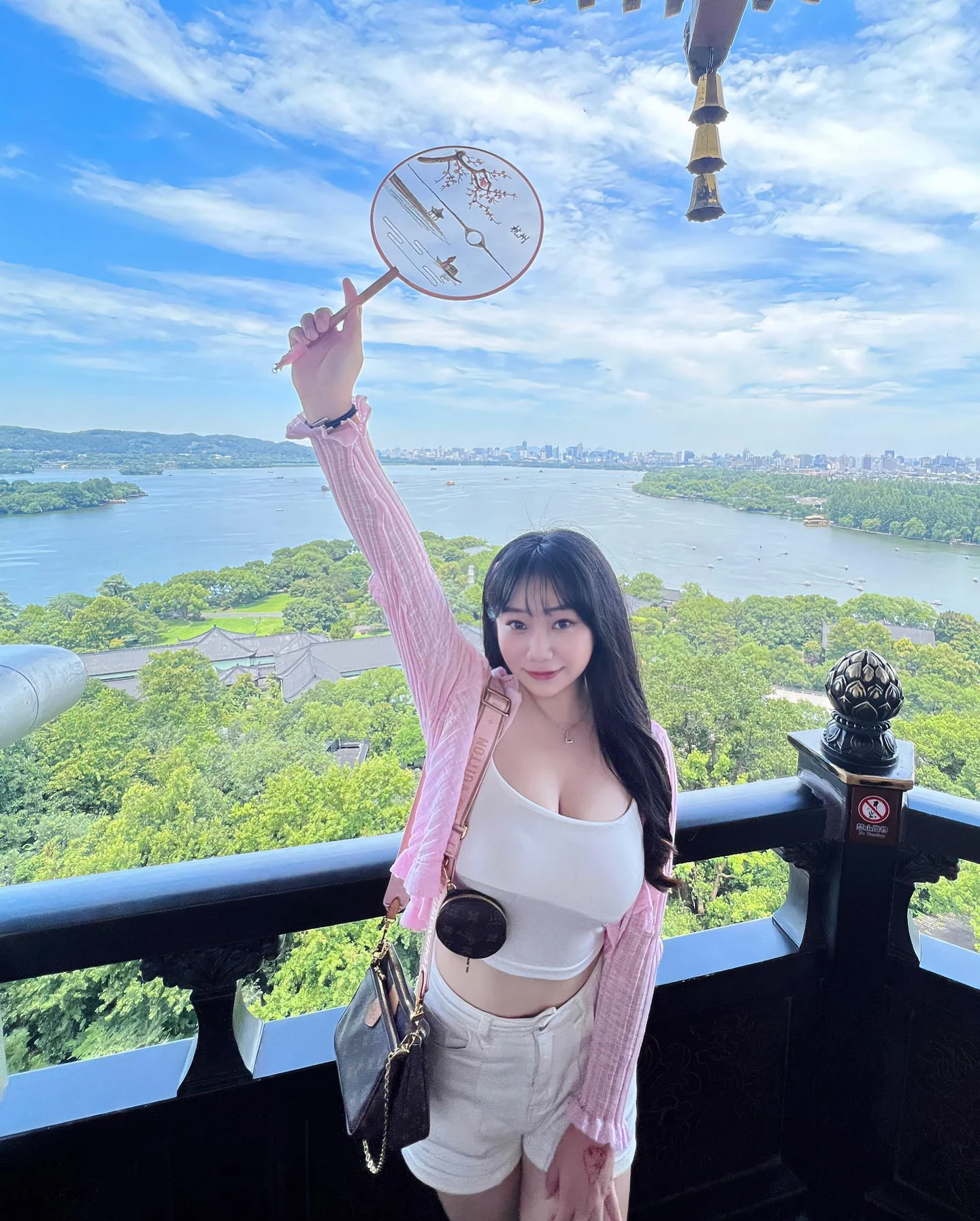  「永涵_Kelly_ꗯ꙼̈_小九九」白嫩鲜乳露出 使檯下失控 (19P) 第5张