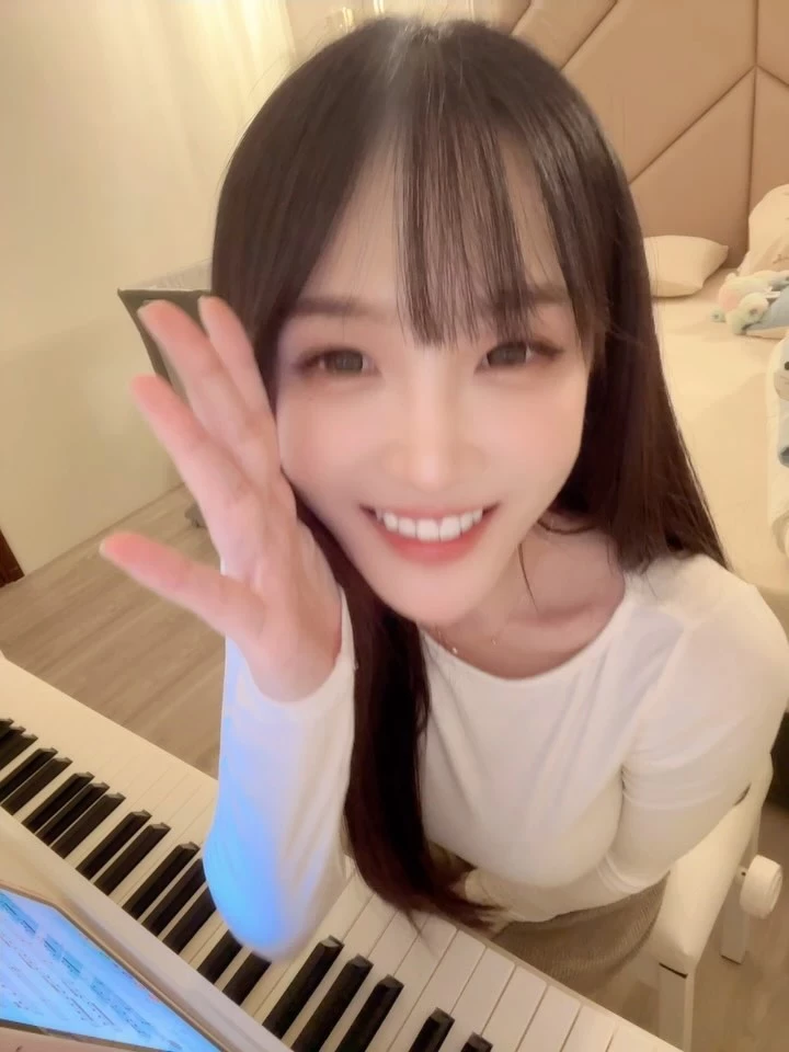  「Irene_Chang」无辜眼神惹人心动 想起了初恋 (20P) 第4张