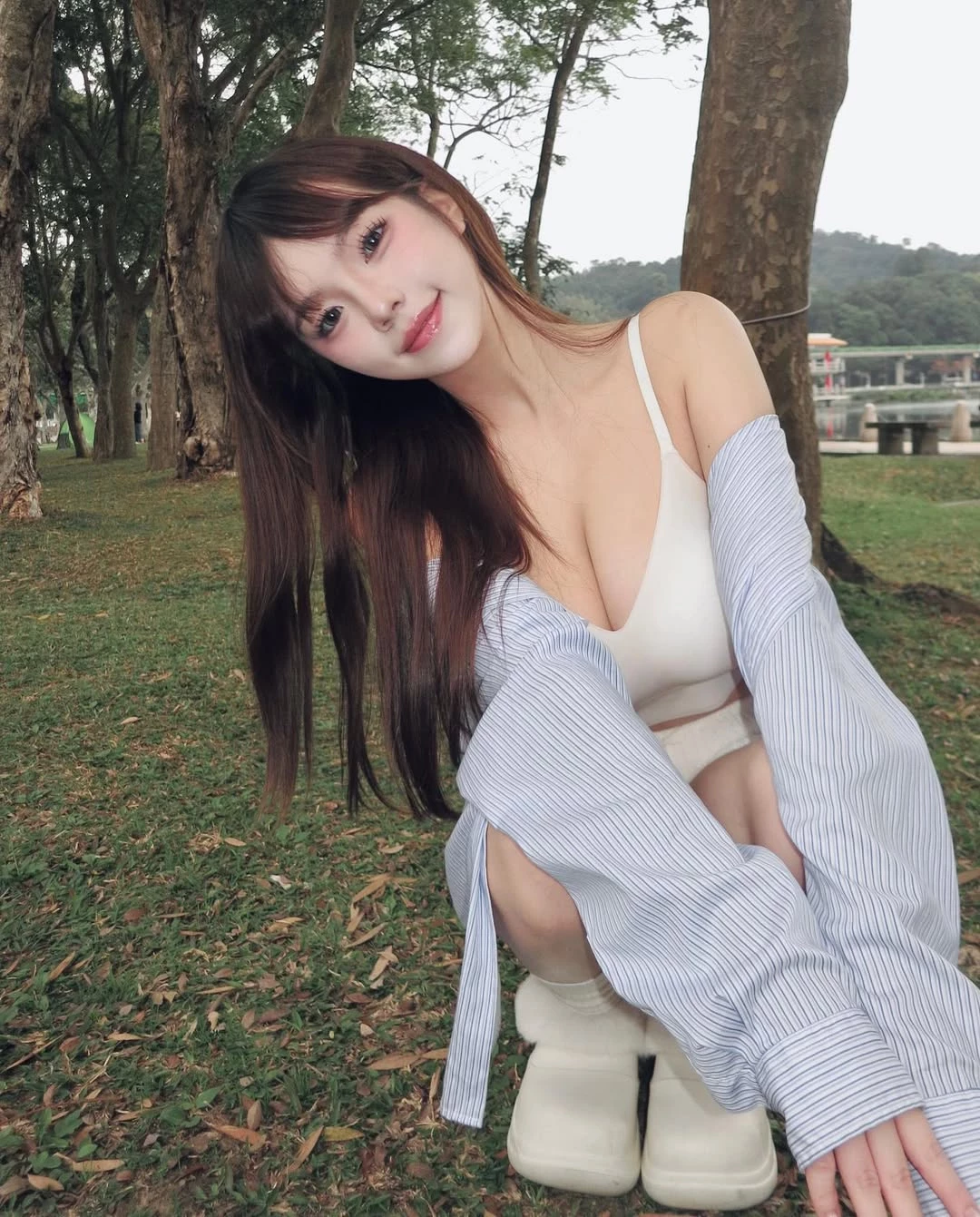  「Annnnnnn」深V乳沟 画面太诱惑了 (18P) 第17张
