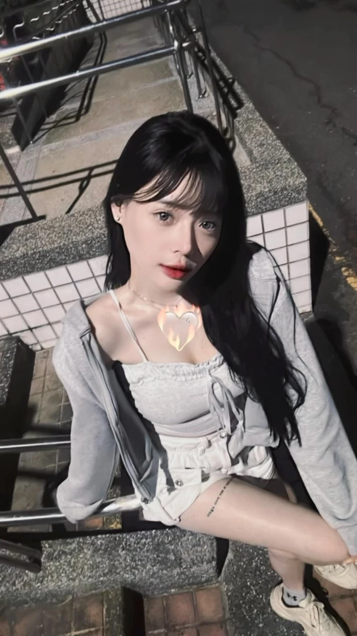  「𝐑𝐮.儒妹」微露酥胸诱惑致命 (22P) 第16张