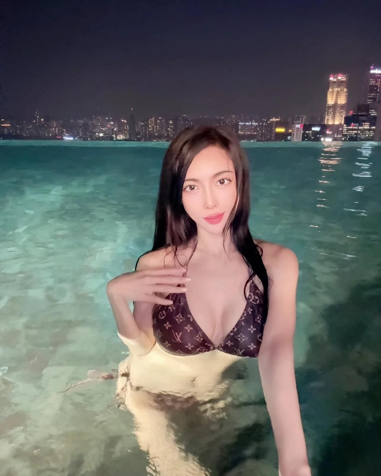  「林米可」女王般的气质 细腰爆乳 (20P) 第1张