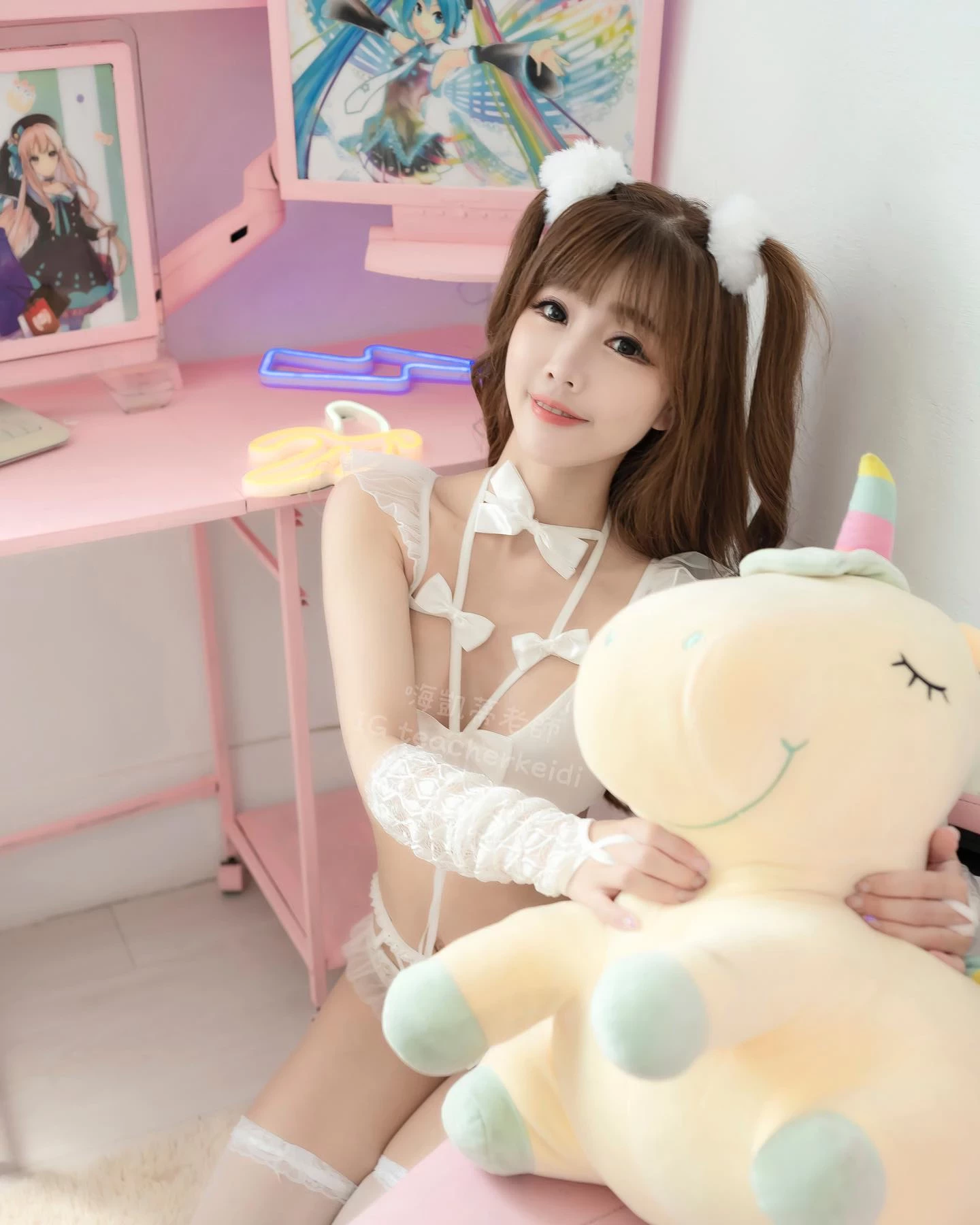  「凯蒂老师」胸前敞开一个深V (17P) 第16张