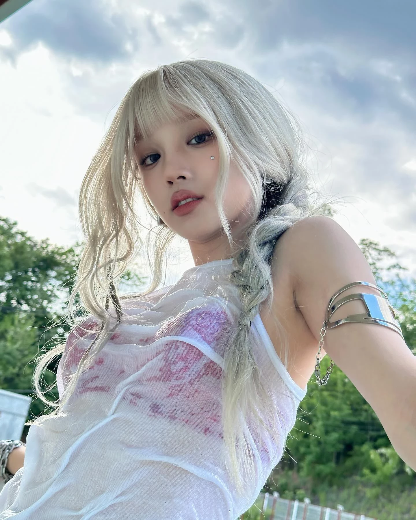  「YUQI」上围太兇猛 难挡全身诱惑 (16P) 第2张