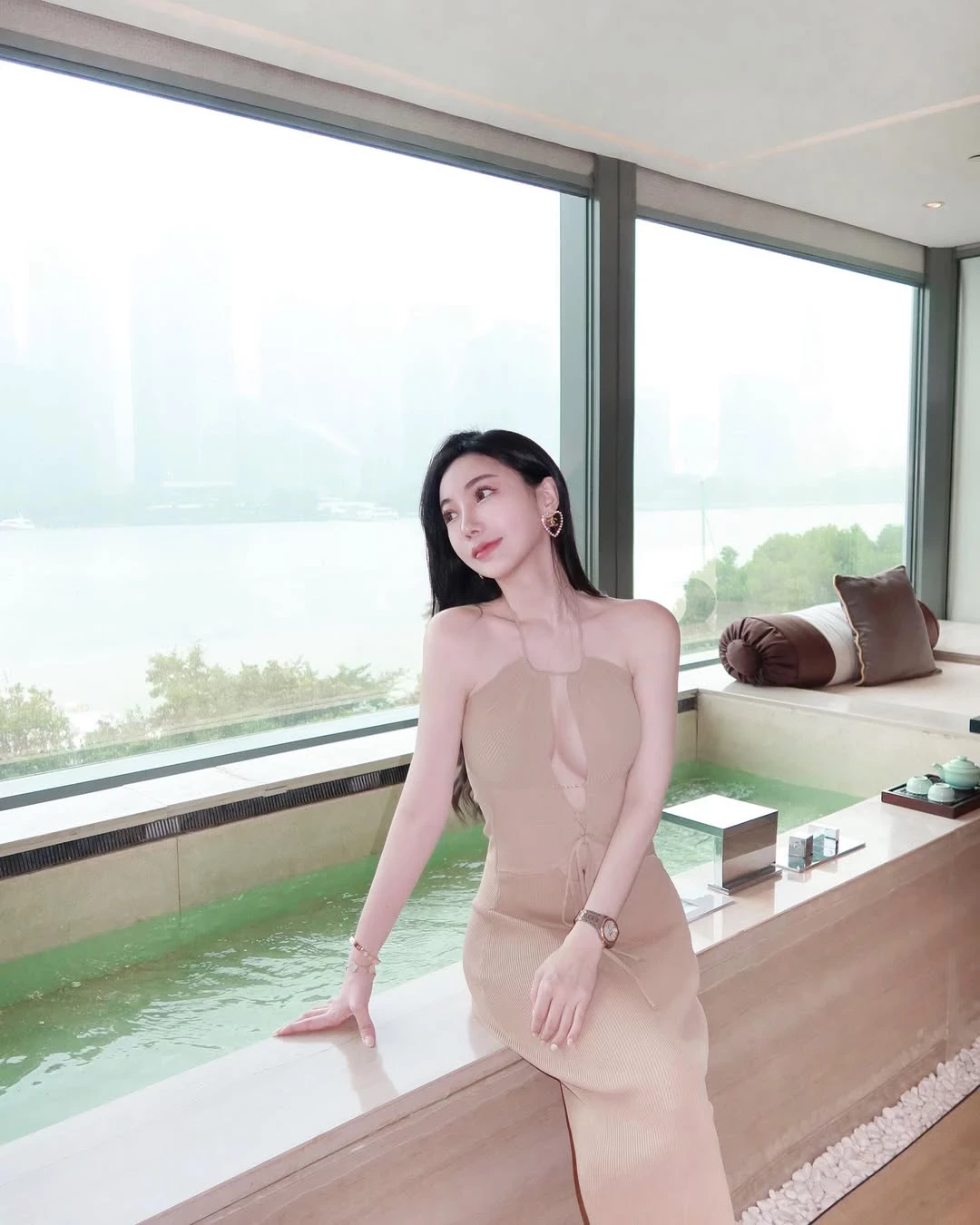  「Wei_Wei_Liao」极致身材曲线被迷到神魂颠倒 (23P) 第18张