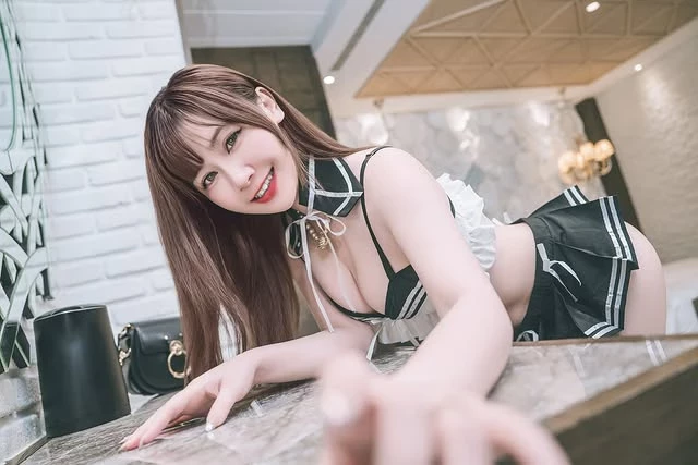  初恋感满分！「林儿」白衬衫下的隐藏版曲线 (10P) 第3张