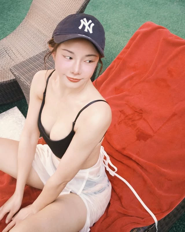  「巫苡萱」白皙美腿的极致诱惑 (10P)