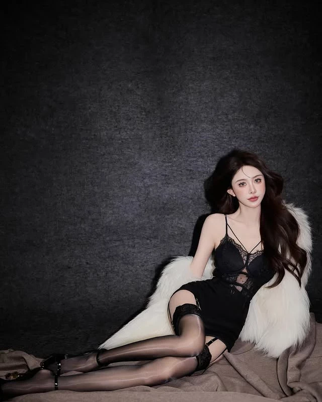  天使美颜藏不住！「糖炒栗子」绝世蜜臀曲线引爆全网 (10P) 第4张