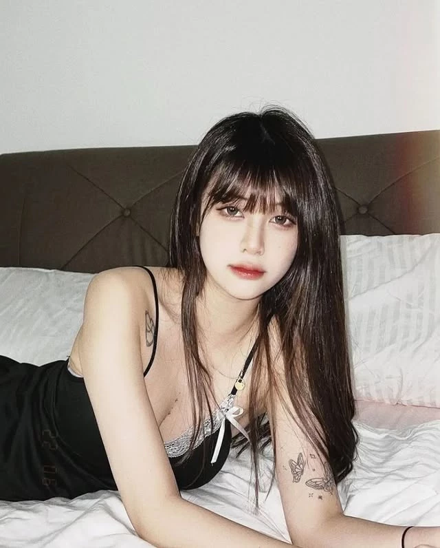  极致身材曲线「佳佳」有让人一见锺情的魔力 (10P) 第2张