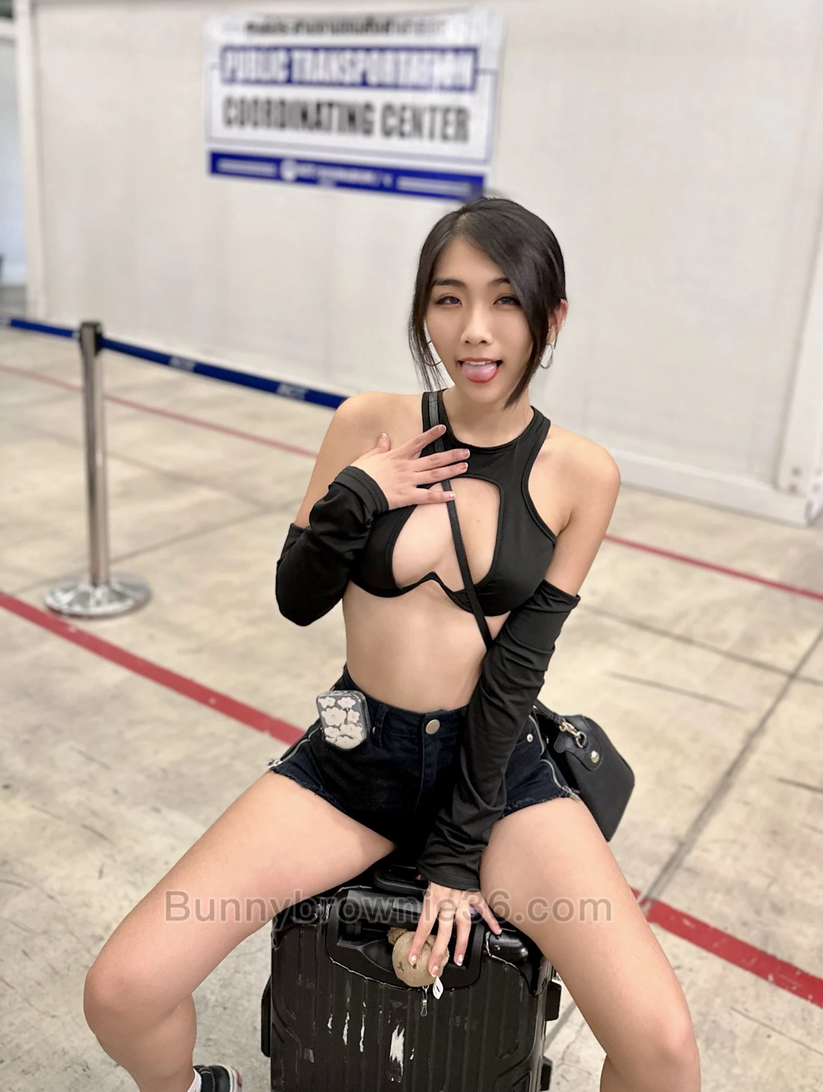  台湾网红嘿尼香港「裙底风波」！大胆行为恐挨罚款还可能坐牢？ (11P) 第5张