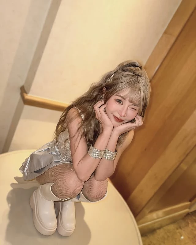  展现柔美身段「安安」身材太狂！ (10P) 第3张