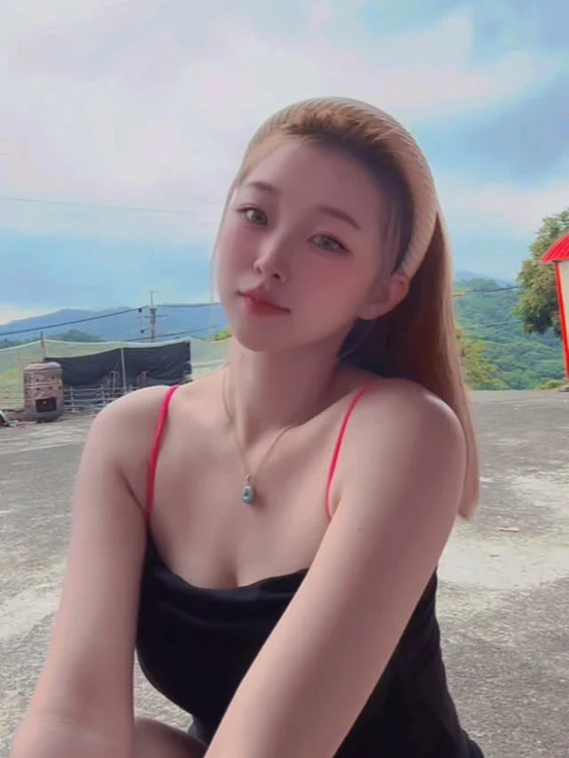  姣好的体态「小哈尼」呼之慾出的兇猛大乳 (10P) 第2张