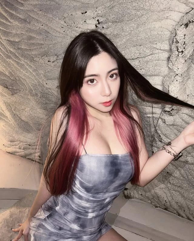  「小瑷AiHsieh」性感蜜臀的致命吸引力 (10P)
