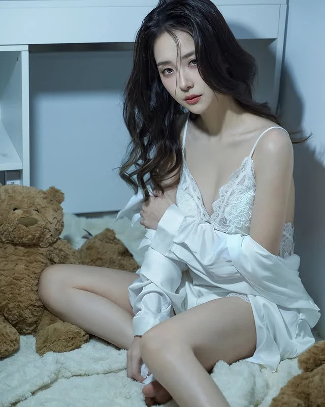  冰山美女「Elsa Ko」让人一见倾心 (11P) 第1张