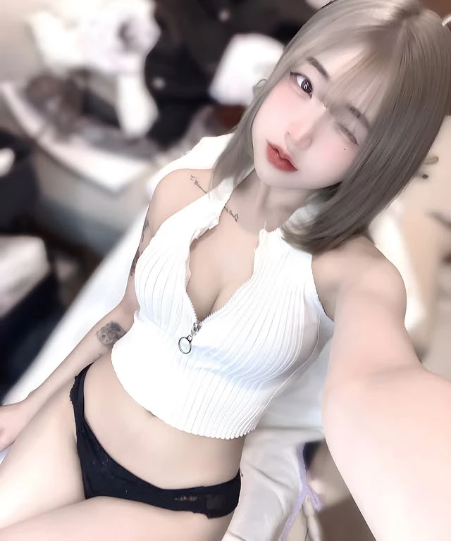  视觉暴击「逸馨一亿元」展现好身材色气满点 (10P) 第10张