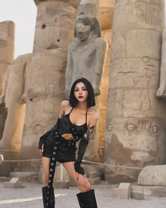  「红颜妲己」白皙美腿好诱人 (10P) 第1张