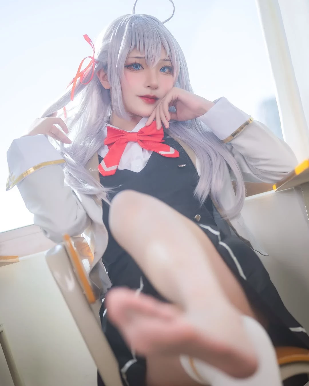  coser「尤依」穿上各种服装超诱惑 (10P) 第2张