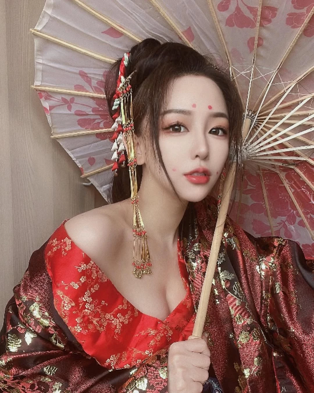  大眼萌妹「𝒀𝒂𝒎𝒊」电眼会勾人 (10P) 第8张