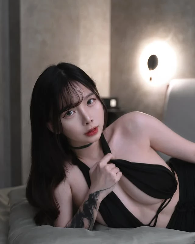  「ZAZZA」完美身型骚气满满 (10P)